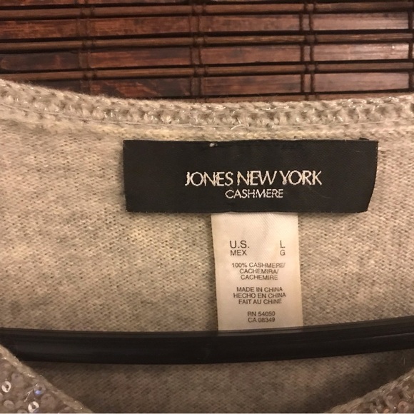 JONES NEW YORK 100% Cashmere VNeck Sweater Sequin Trim Light Gray Size L - Picture 2 of 5